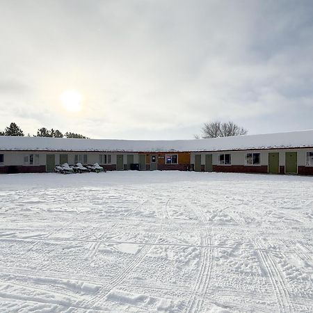 The Trail Inn - Newberry, Mi - Formerly Knollwood Inn - 13467 M-28 外观 照片