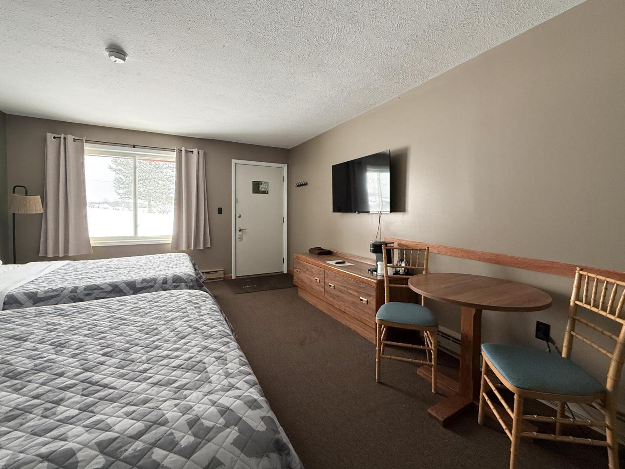 The Trail Inn - Newberry, Mi - Formerly Knollwood Inn - 13467 M-28 外观 照片